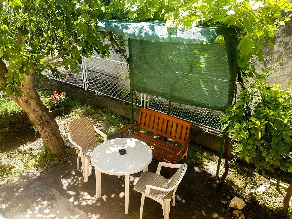 Apartment Drago Kastela 0*,  Croatia